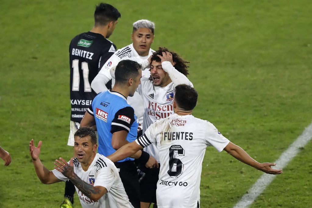 El duro informe del árbitro Véjar contra Colo Colo: gritos de Quinteros, reclamos de Gil e “incitaciones a pelear”