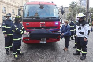 Presentan carro de Bomberos reacondicionado para incendios patrimoniales