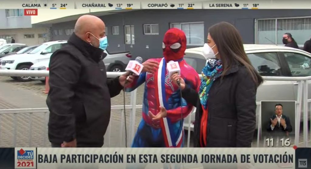 “Sensual Spiderman” explicó cómo lo hace para votar manteniendo su identidad en secreto
