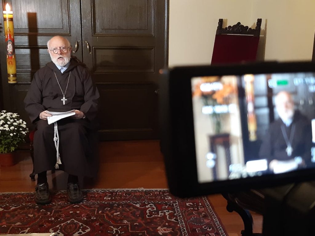 Monseñor Aós envía mensaje a los jóvenes y habla de la “herida aún abierta” de abusos sexuales a menores