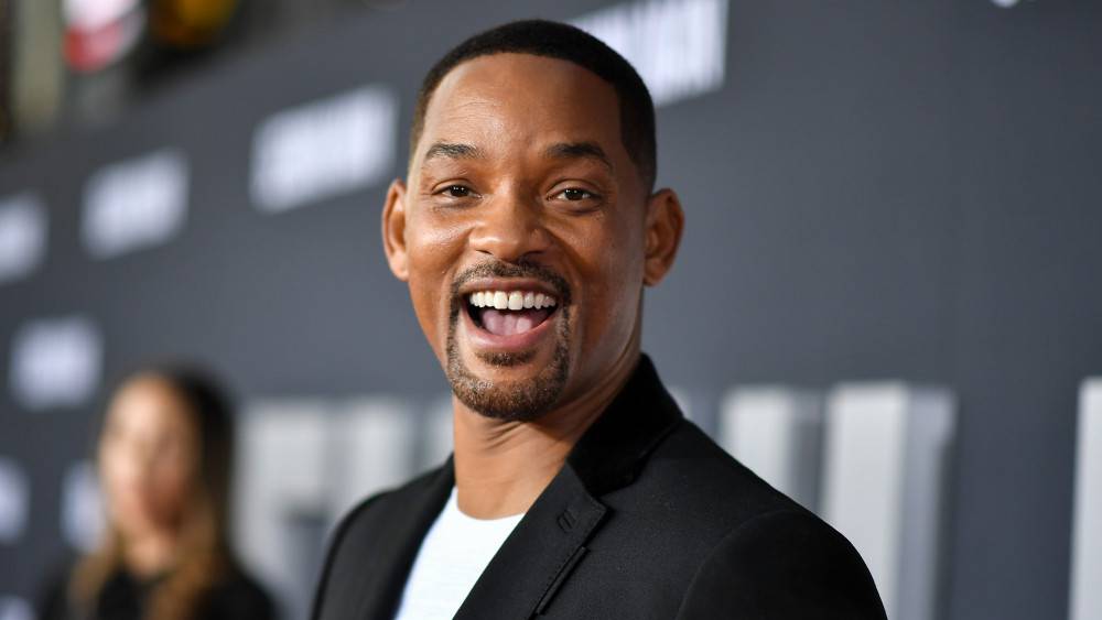 ¡Los retó a un particular desafío! Locutores chilenos imitaron la fotografía viral de Will Smith y el actor los reposteó