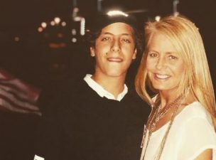 Cecilia Bolocco fue sorprendida por su hijo Máximo con postal del recuerdo en el Día de la Madre