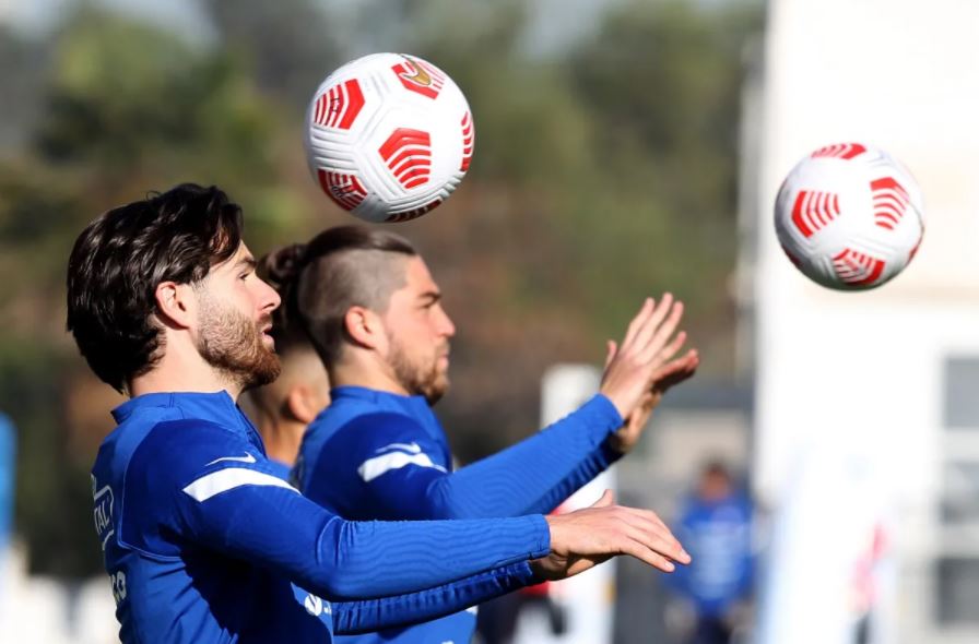 Sierralta alabó a Brereton: “Nos va a hacer muy bien tener a un jugador diferente en la Selección”