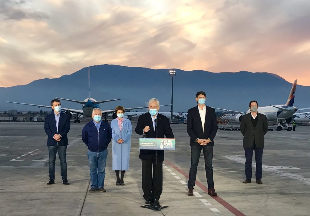 Presidente Piñera anuncia “Pase de Movilidad” para vacunados tras recibir nuevas dosis contra el COVID-19