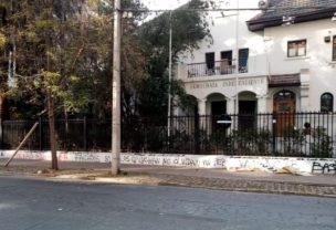 Atacan memorial de Jaime Guzmán y sede de la UDI en Providencia