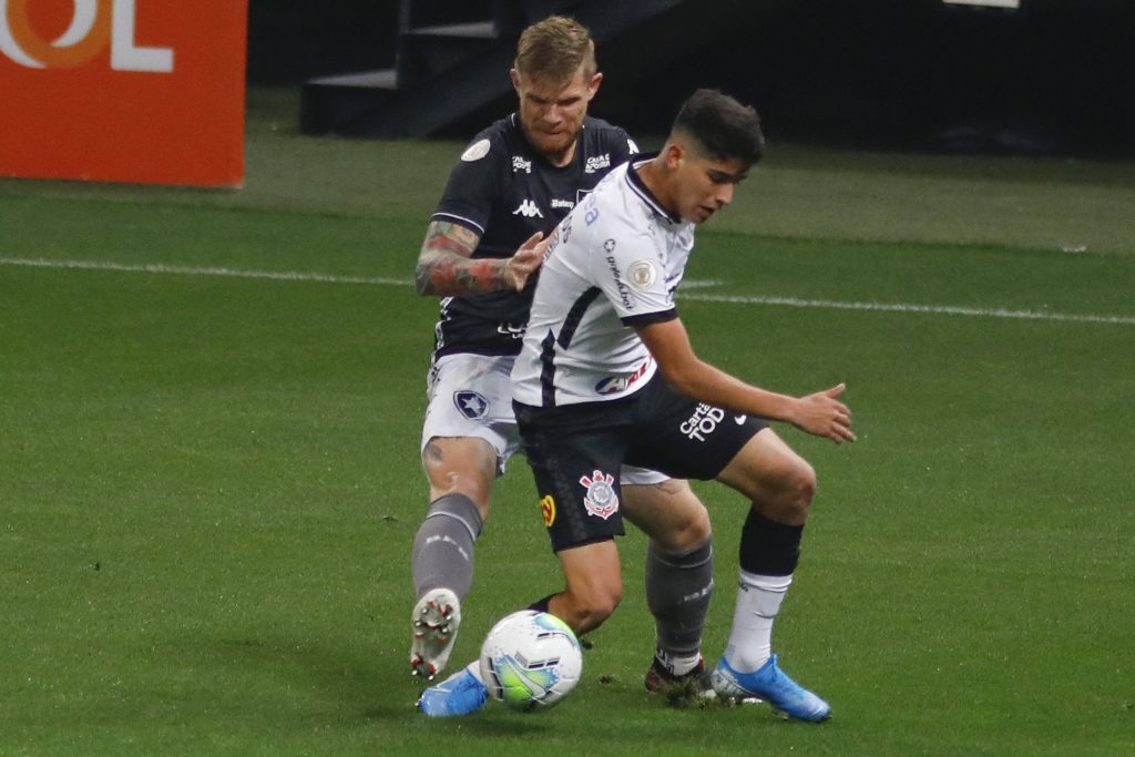 DT del Corinthians explicó aspectos del “renacer” de Ángelo Araos