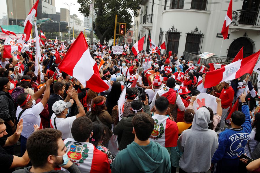 Perú: Tras procesar el 100% de las actas, Pedro Castillo mantiene ventaja sobre Fujimori
