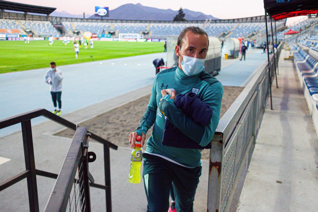 “Chapa” Fuenzalida regresó a Chile tras superar el Covid-19 y se refirió al duelo ante Palmeiras