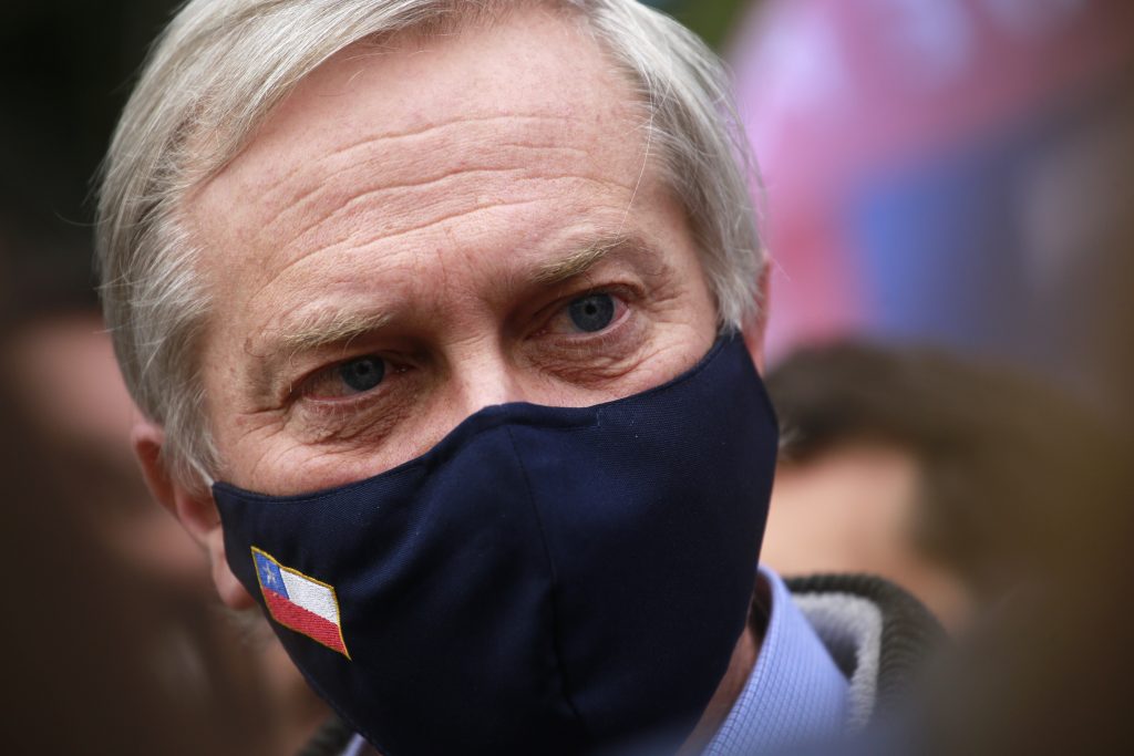 Kast aseguró que no votaría por ningún candidato en primarias de Chile Vamos y que programa de Jadue “es el Manifiesto Comunista”