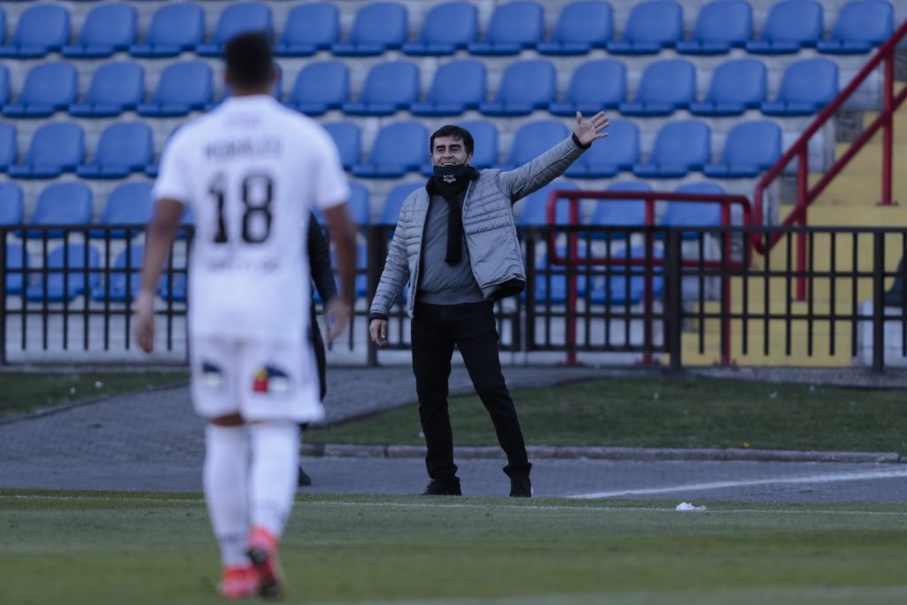 Gustavo Quinteros reiteró sus deseos de traer otro delantero a Colo Colo