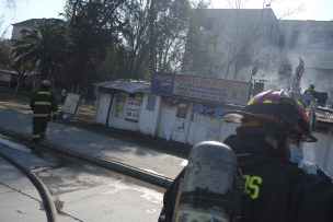 Incendio afectó a cafetería del Hospital Barros Luco en San Miguel