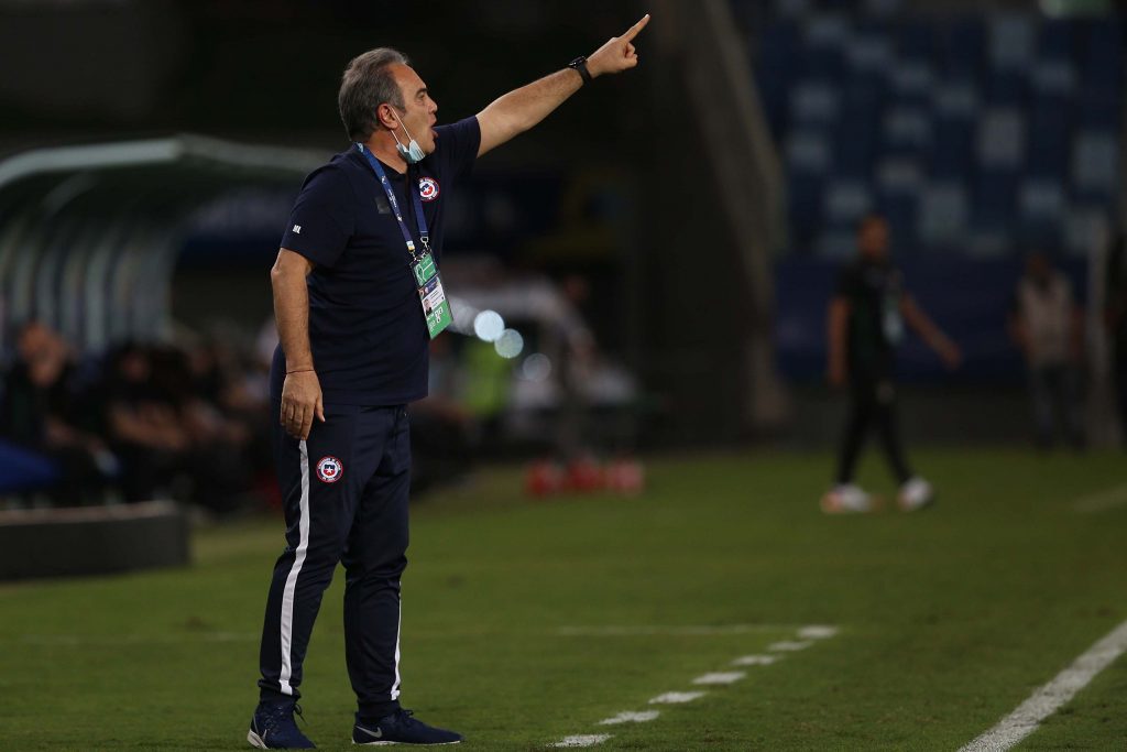 Lasarte elogió el estreno goleador de “Big Ben” y explicó el cambio de Arturo Vidal