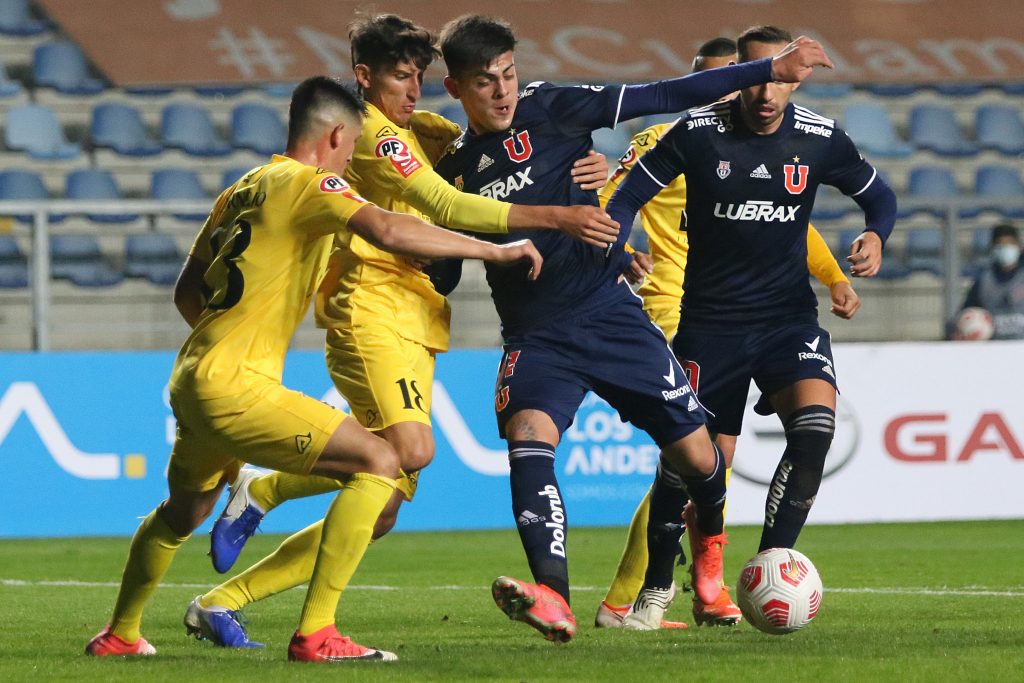 La U trabajó más de lo pensado y superó a San Luis con un polémico gol