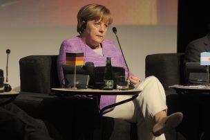 Merkel insta a Reino Unido a cumplir el protocolo de Irlanda del Norte