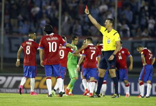 Chile buscará romper una mala racha con Wilmar Roldán como árbitro