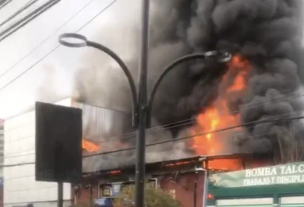 Incendio se registró en locales comerciales de Talca cercanos a un cuartel de la PDI