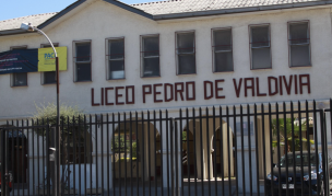 Liceo Municipal Pedro de Valdivia recibió reconocimiento del Mineduc por su Programa Educación de Adultos