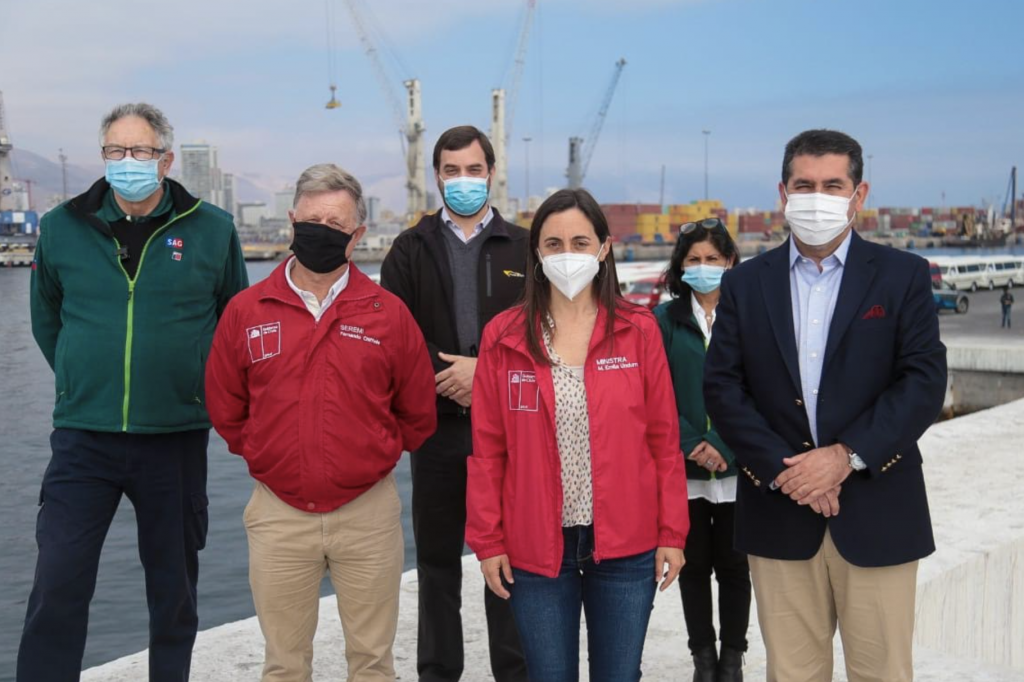 Ministra Undurraga visita control fronterizo del Puerto de Iquique: “Es muy importante poder mantener la sanidad de los productos que se importan”