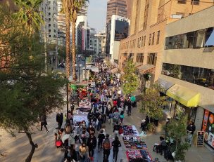 Enormes filas: Personas llegaron en masa hasta el Costanera Center a un día de comenzar la cuarentena en la RM