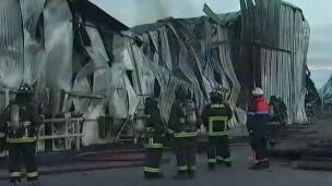 Incendio afecta a empresa química en Lampa: hay trabajadores con quemaduras