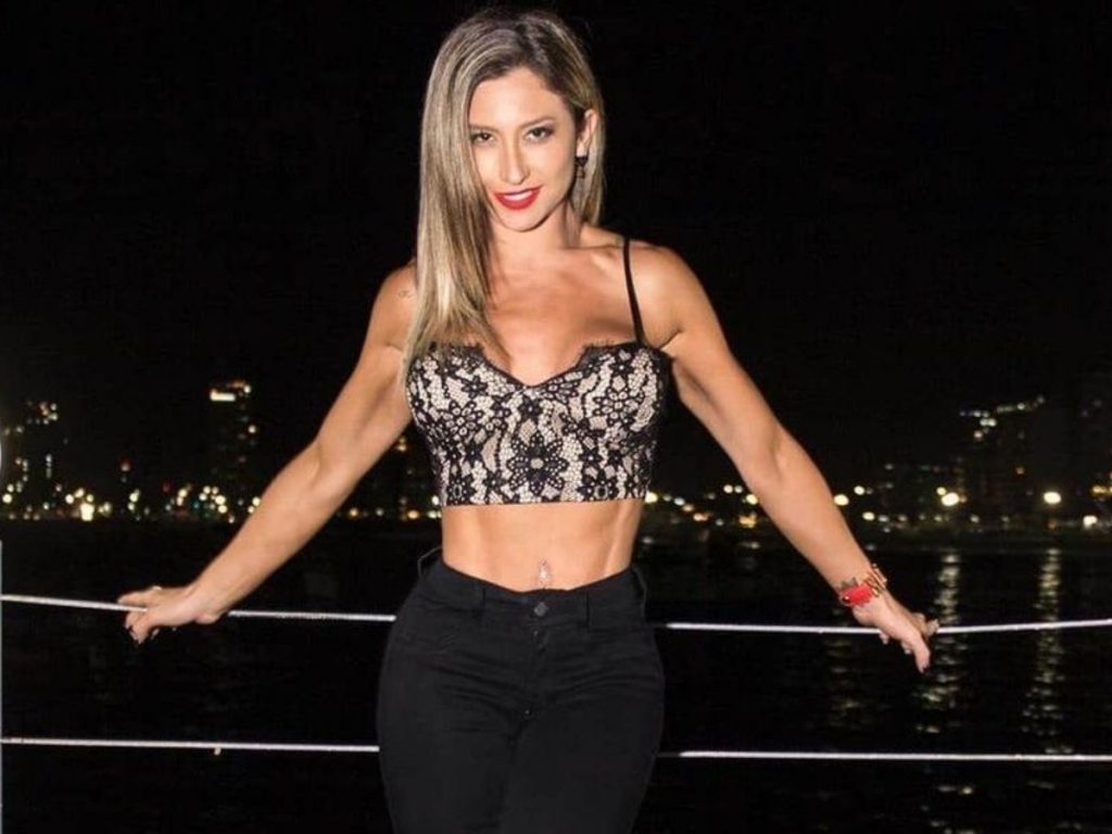 “¡Eres única!”: Nicole “Luli” Moreno sacó aplausos con atrevido bikinazo otoñal
