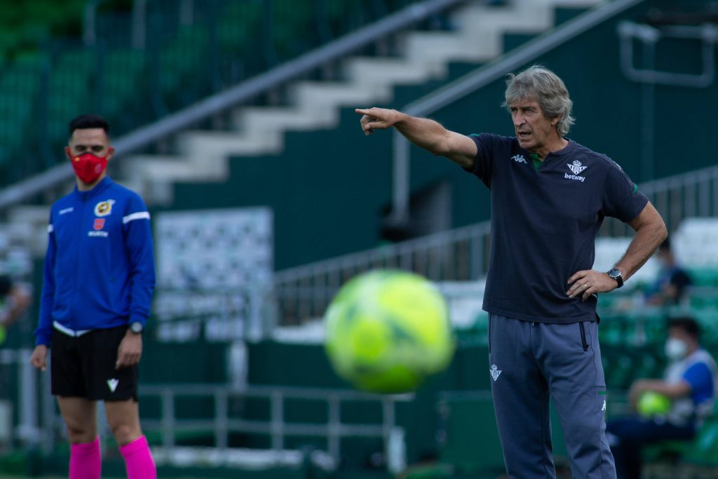 Manuel Pellegrini “cruzó la vereda” y fichó a ex volante del Sevilla
