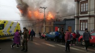 Valparaíso: Incendio de gran magnitud afecta a hogar de adultos mayores