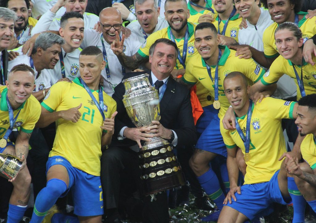 Jair Bolsonaro “le metió picante” a la final de la Copa América y se la jugó por un resultado