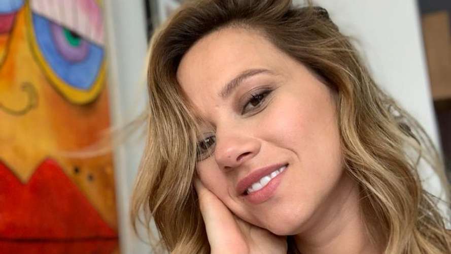 Con tierna foto Peka Parra muestra la evolución de su embarazo: “¡En un mes me engordó hasta las pestañas!”