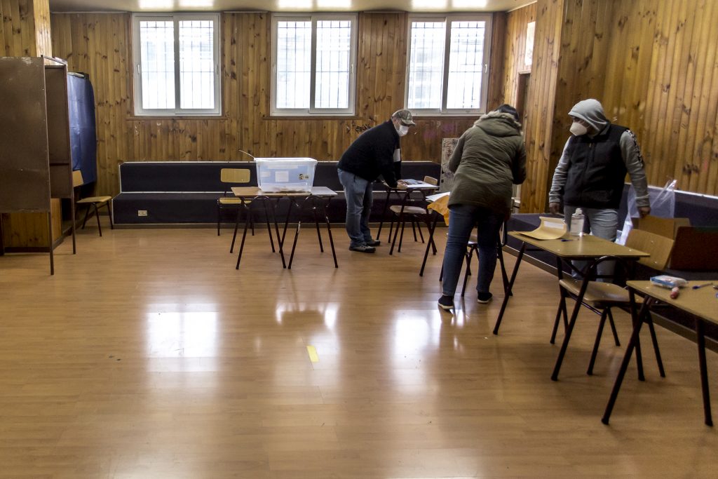 Primarias Presidenciales 2021: Se abren mesas y primer voto se emite en la Antártica
