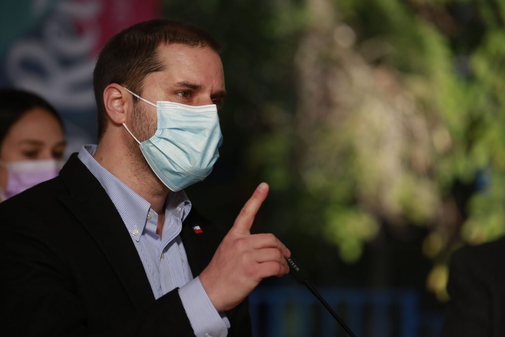 Gobierno asegura que acusación contra ministro Figueroa “es un récord mundial del absurdo”