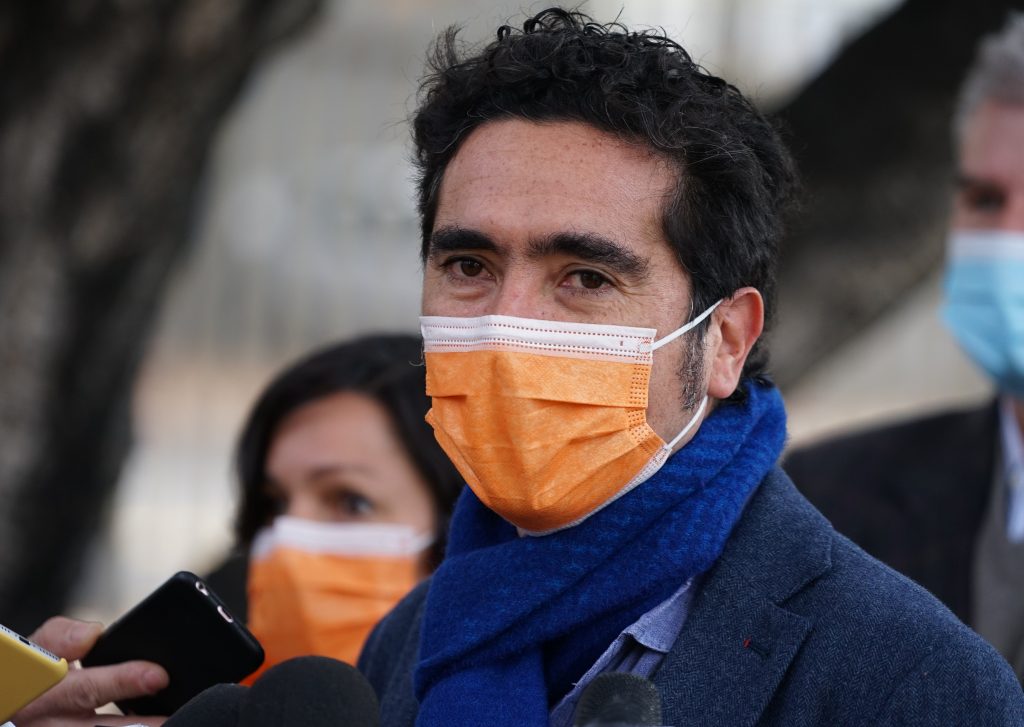 Briones responde a malestar expresado por hija de Pinochet ante polémica franja: “Son metáforas”