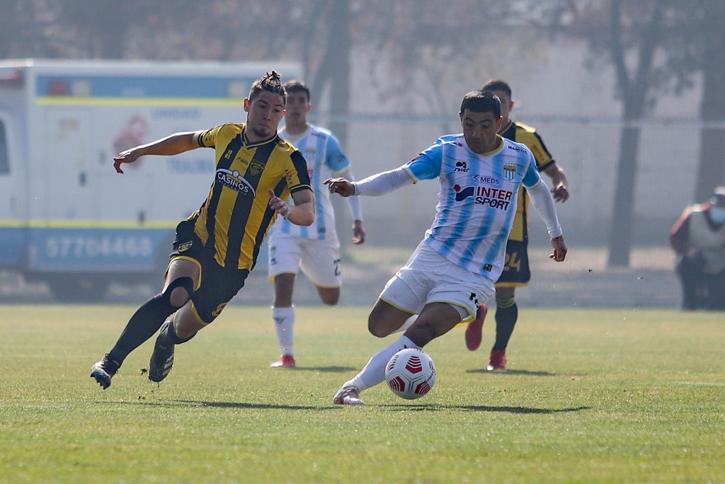 Magallanes amargó el estreno de Fernández Vial en la Primera B