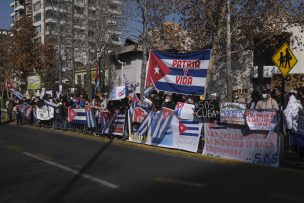 Continúan incidentes en embajada de Cuba: Reportan 2 detenidos y 3 lesionados por enfrentamientos entre manifestantes 