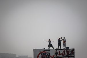 Hinchas de Colo Colo invaden el Monumental en tradicional 