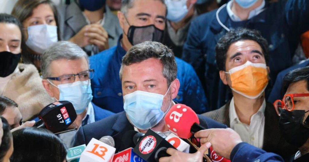 “Gracias a esos casi 600 mil chilenos que votaron por nosotros”: El mensaje de Sichel tras victoria en primarias
