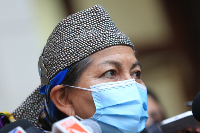 Tras recibir amenazas Elisa Loncón estará escoltada 24/7 por dos funcionarias de Carabineros