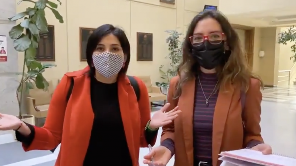 “¿Y qué pasa con el Senado?”: Camila Vallejo y Karol Cariola realizan sketch para reclamar por proyectos parados
