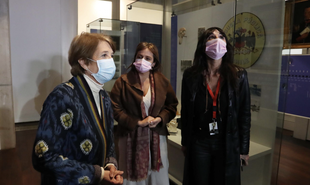 Ministra de las Culturas inaugura la exposición “Carta Magna, Chile se escribe a sí mismo” en el Palacio Pereira