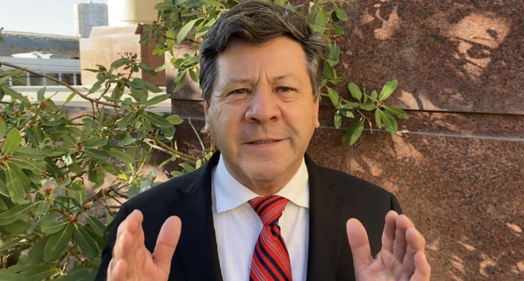 Senador Castro se muestra a favor de rebajar el impuesto específico del combustible