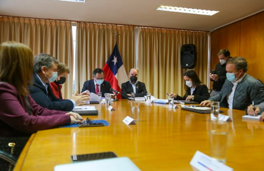 Ministra Undurraga participó en “Mesa Paso a Paso Chile se Recupera”: Abordó el déficit hídrico