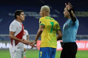 En Perú están furiosos con Roberto Tobar y acudieron a la Conmebol