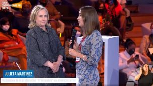 Activista chilena protagonizó foro internacional de Generación Igualdad de Paris junto a Hillary Clinton