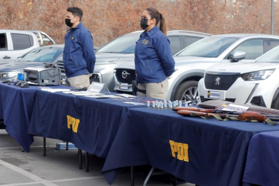Hermana de Esteban Paredes fue detenida junto a banda que robaba y clonaba autos de lujo: “Realizaba trámites relacionados con la transferencia de los vehículos”