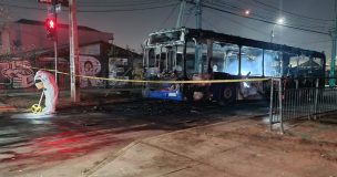 Grupo de personas quemó micro en Puente Alto: responsables participaban en velorio conmemorativo