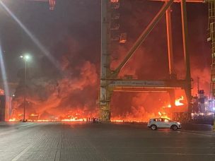 Video capta una gigante explosión en el puerto de Dubai