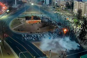 Nueva jornada de manifestaciones en Plaza Baquedano dejó a 23 detenidos por desórdenes