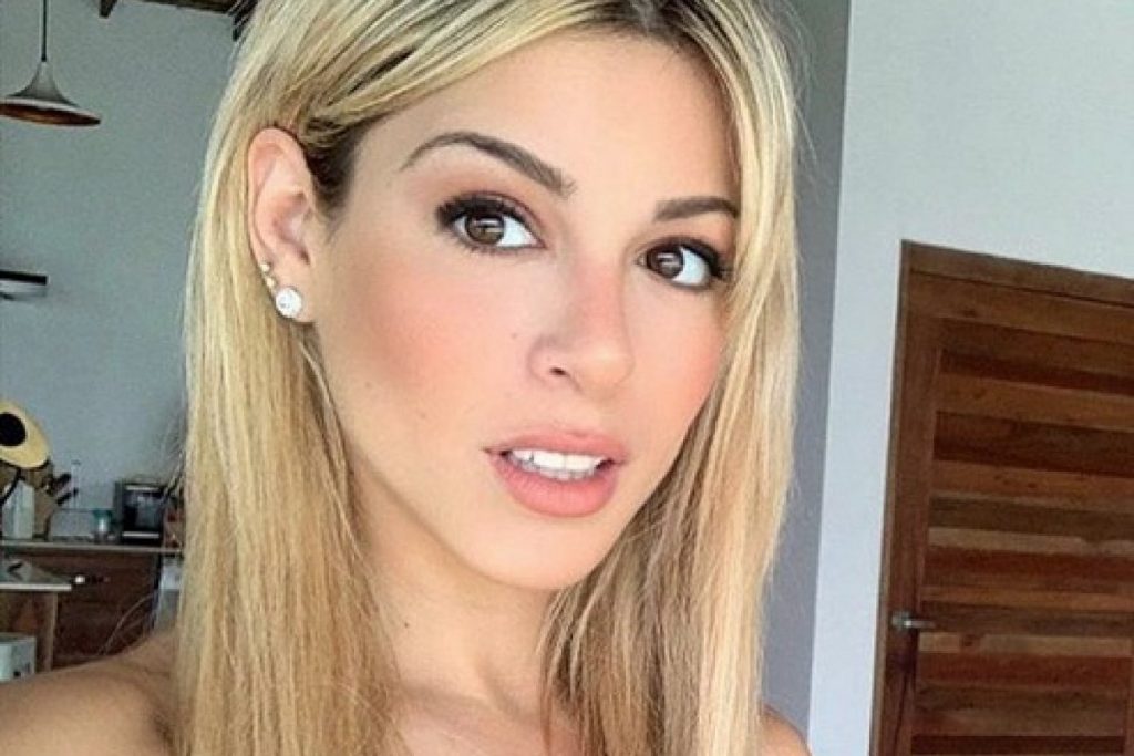 “Pedazo de vulgar”: Las fuertes críticas que recibió Oriana Marzoli por posar con diminuto bikini en campo de flores 