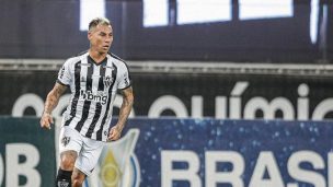 El Atlético Mineiro de Eduardo Vargas rescató un empate en la Bombonera