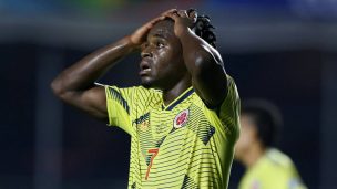 Preocupación en Colombia: Duván Zapata será baja para el partido ante la Roja